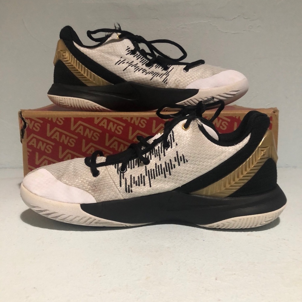 Kyrie flytrap 2 - Picture 2 of 6